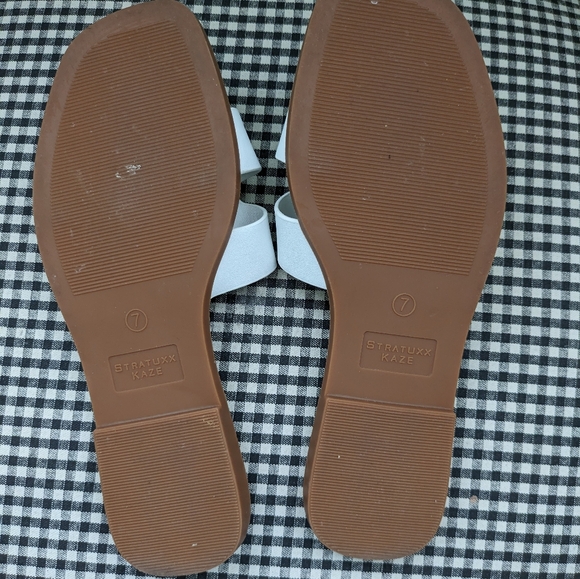 Women's White Sandles 7 - Picture 3 of 6